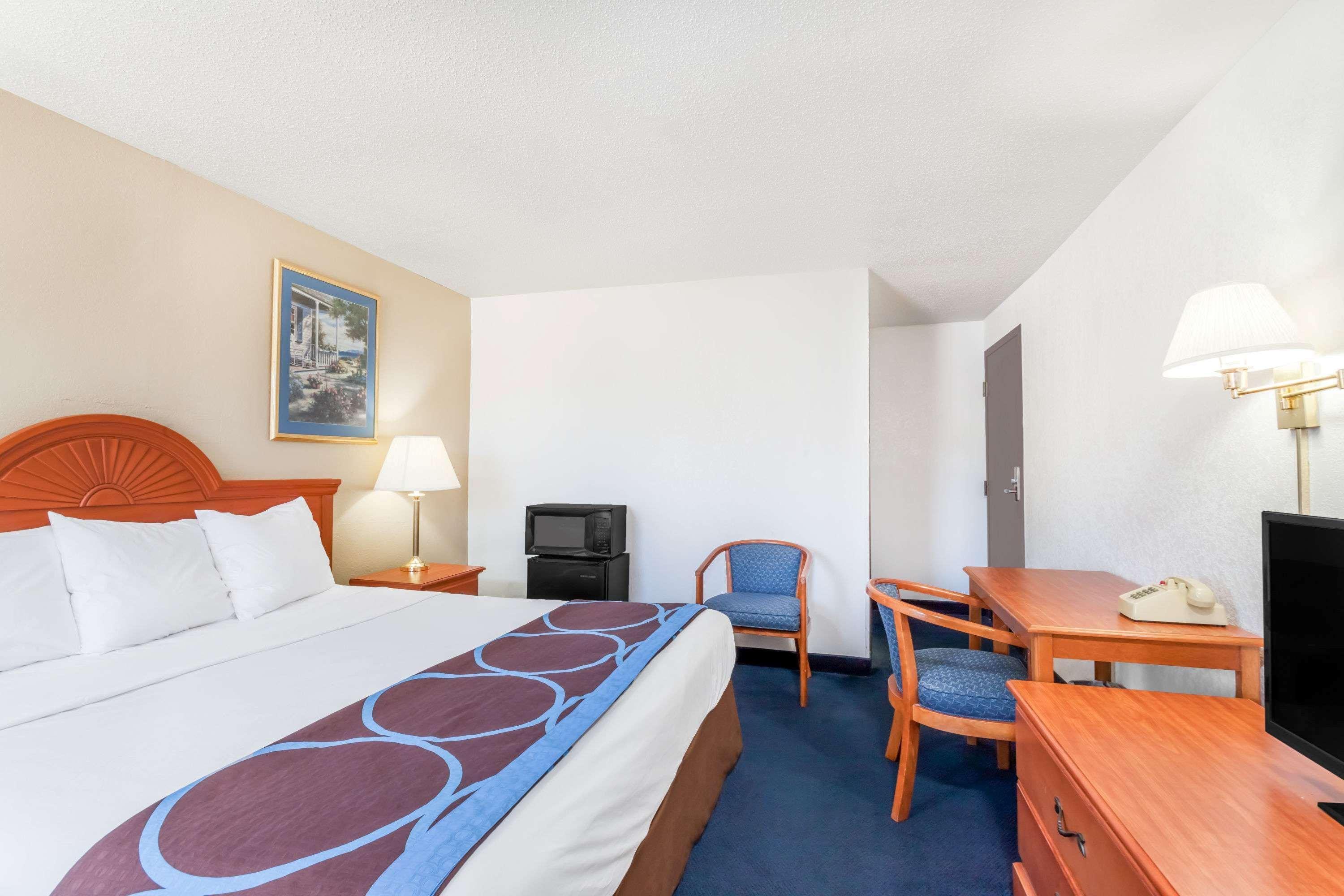 Super 8 By Wyndham Montgomery Maybrook Exteriér fotografie
